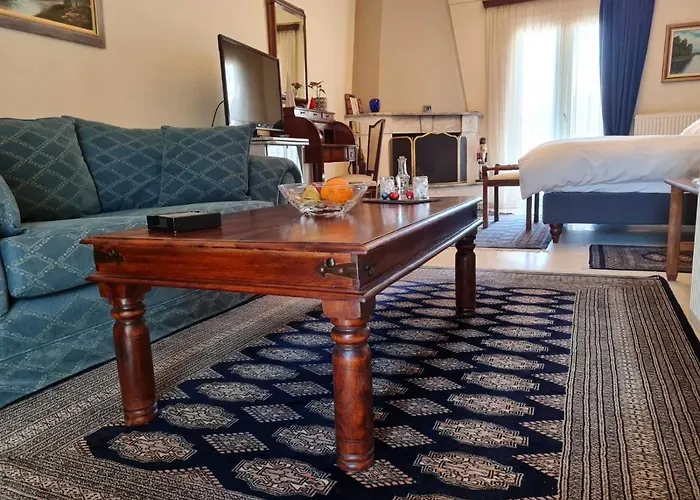 招待所 Papastavrou 卡拉维塔